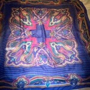 Sinclair vintage Paisley Print Scarf in Blue and Fuchsia